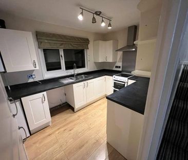 3 bedroom end of terrace house to rent - Photo 3