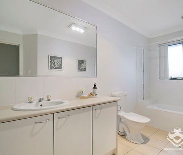 Beautiful Home with NO water bill! - Photo 4