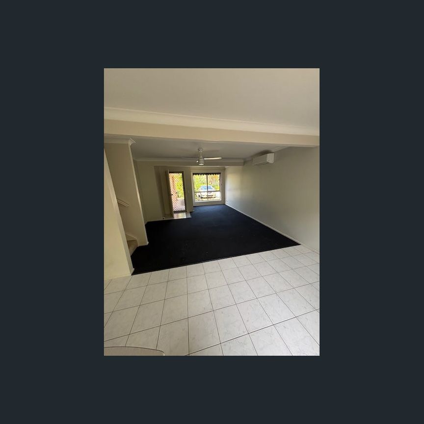 Well-Positioned Townhouse in Popular area - Photo 1