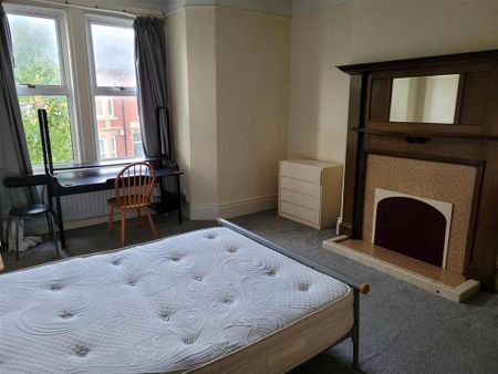 4 bedroom maisonette to rent - Photo 3