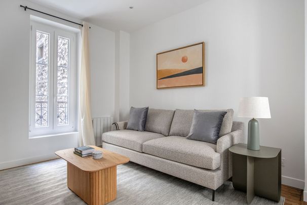 Rue Duvivier - Photo 1