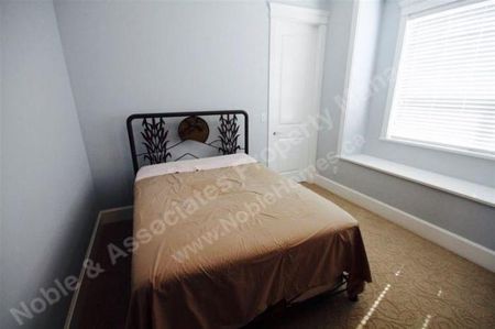 7800 Gilley Avenue MAIN Burnaby - Photo 2