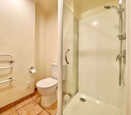 Central and Homely - Photo 5