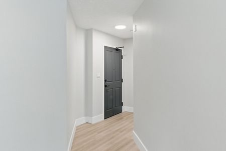The Churchill Apartments - Photo 2