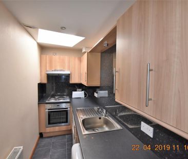 2 bedroom flat to rent - Photo 2