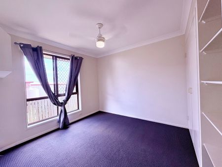 Spacious & Comfortable Brick Home – Perfect for Families or Entertainers - Photo 4