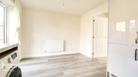 3 bedroom semi-detached house to rent - Photo 4