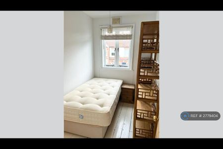 4 bedroom terraced house to rent - Photo 3