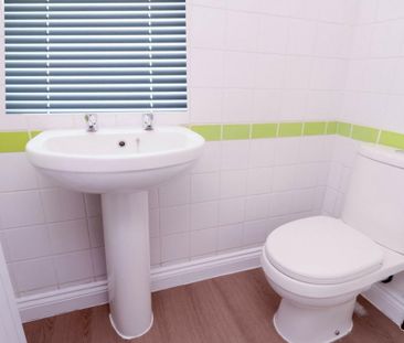 1 bedroom in a house share to rent - Photo 6