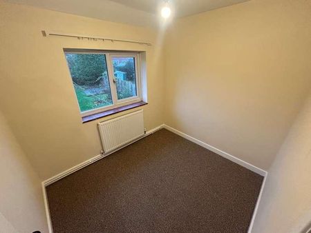 Bournes Crescent, Halesowen, West Midlands, B63 - Photo 4