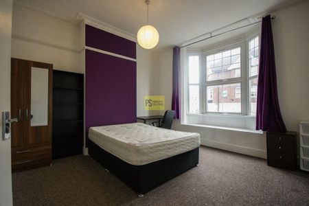 4 bedroom flat to rent - Photo 2