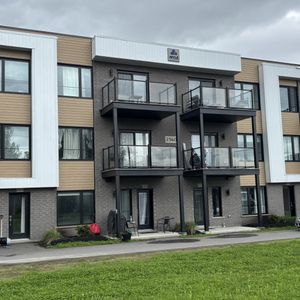 4 ½ HAUT DE GAMME | FLEURIMONT | JUILLET - Photo 2