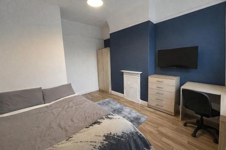 4 bedroom terraced house to rent - Photo 3