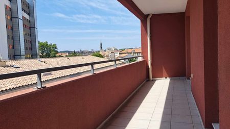 Location - Appartement T2 de 37 m² avec terrasse et emplacement de parking privatif - Photo 4