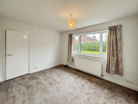 3 bedroom detached bungalow to rent - Photo 2