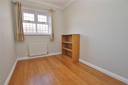 Lorne Gardens, Woking - 2 bedrooms Property for lettings - Seymours - Photo 3