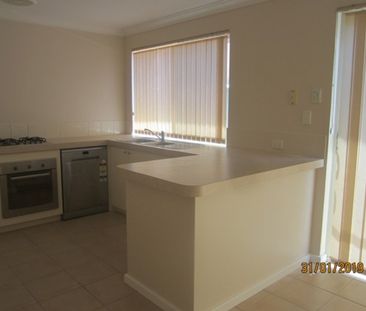 Low Maintenance & Secure - Photo 3