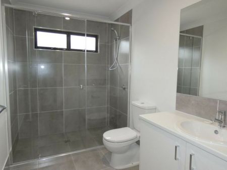 4 BED TOWNHOUSE CLOSE TO SCHOOLS, SHOPS & TRANSPORT - Photo 4