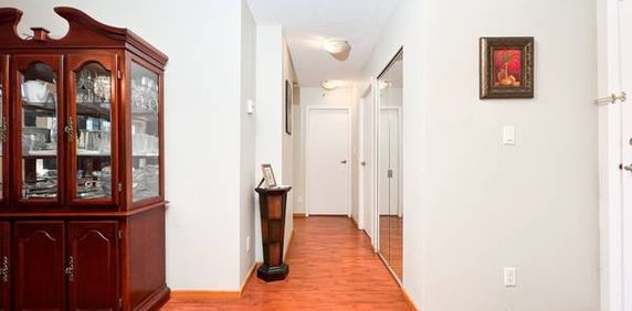 GREAT LOCATION!!, YALETOWN, SPACIOUS THREE BED ROOM WITH GORGIOUS VIEW - Photo 2