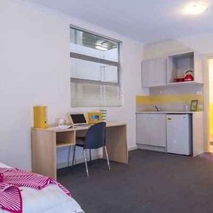 Studio Apartment - Photo 2