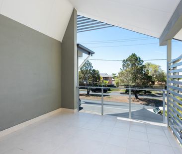 MODERN TOWNHOUSE IN THE HEART OF PARADISE - Photo 1