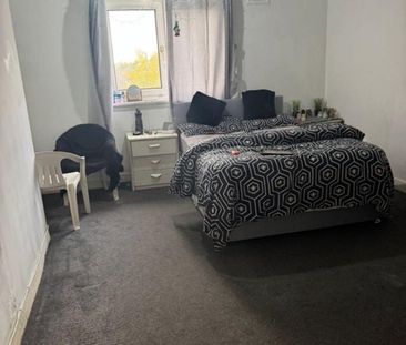 Room in a Shared House, Barrmill Road, G43 - Photo 3