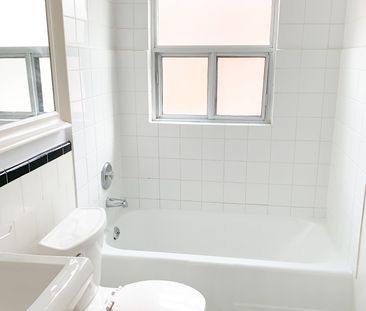 For Lease - 2846 Bloor Street Unit# 1B, Toronto, Ontario - Photo 2