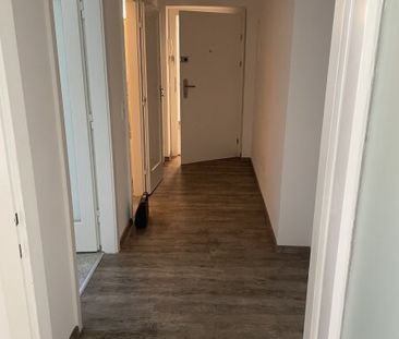 Schnell sein und moderne 2-Zimmer Wohnung mit grünem Innenhof in ze... - Foto 1