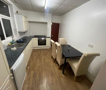 5 bedroom terraced house to rent - Photo 4