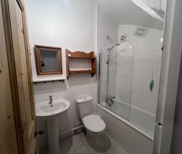 1 Bed Flat, Lee High Road, SE12 - Photo 5