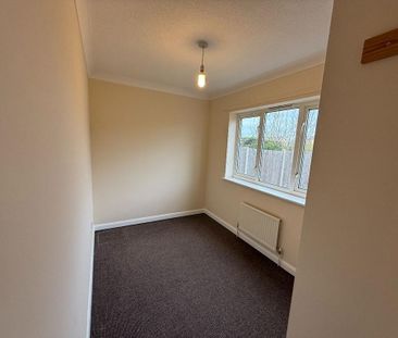 2 bedroom semi-detached house to rent - Photo 4