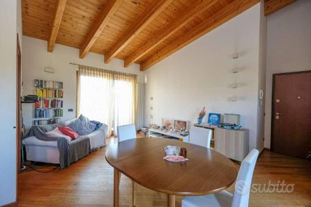 Appartamento di 82 m² con 3 locali e box auto a So - Photo 4