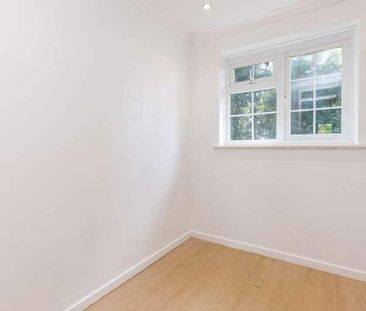 Woodhatch, Horsham, RH13 - Photo 6