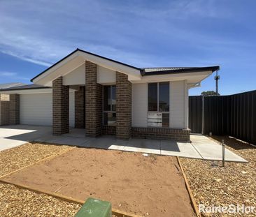 4 Bedroom Home Family Home! - Photo 2