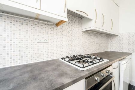Price £720 pcm - Available 07/05/2025 - Unfurnished - Photo 3