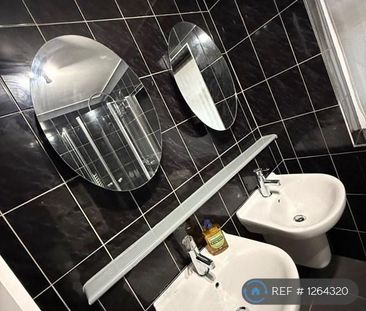 1 bedroom in a house share to rent - Photo 2