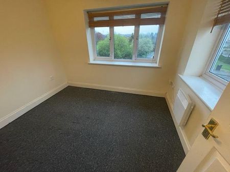 3 bedroom flat to rent - Photo 3
