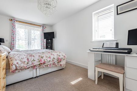 4 bedroom detached house to rent - Photo 4