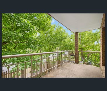 Stylish Two-Bedroom Apartment with Pool in Prime Glen Iris - Photo 5