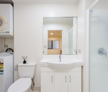 Modern, Furnished Apartment with Carpark - Photo 3