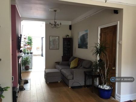 3 bedroom terraced house to rent - Photo 3