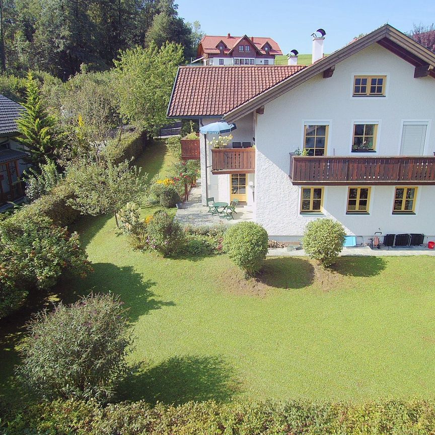 Helle 3 Zimmer Wohnung mit großzügiger Terrasse und Blick auf den Mondsee für Gartenliebhaber - Foto 1