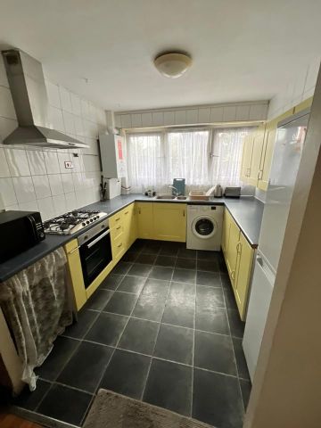 Room in a Shared Flat, Greenwood Road, E13 - Photo 3