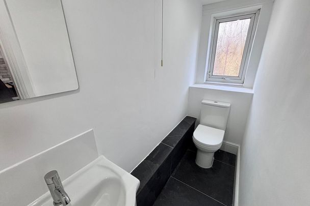 Joscelyn Avenue, HULL - Photo 1