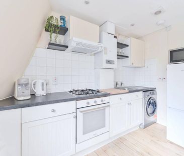 3 bedroom flat to rent - Photo 5