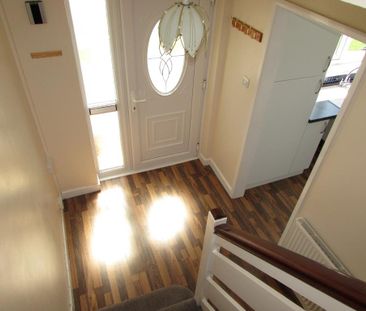 3 bedroom detached house to rent - Photo 2