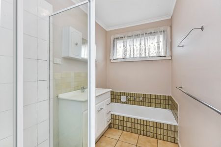 No-Fuss Abode in Convenient Location - Photo 5