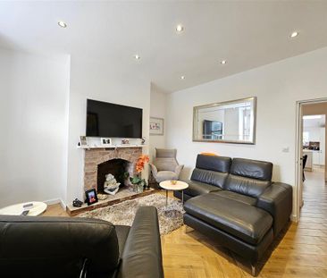 3 bedroom end of terrace house to rent - Photo 2