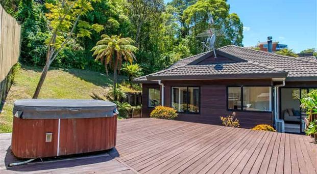 3 Double bedroom with 2 bathroom in Mairangi Bay - Photo 1