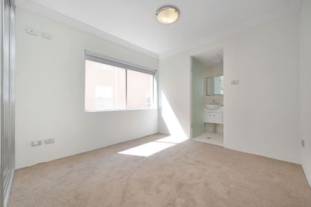 Two Bedroom Apartment In The Heart Of Coogee - Photo 4
